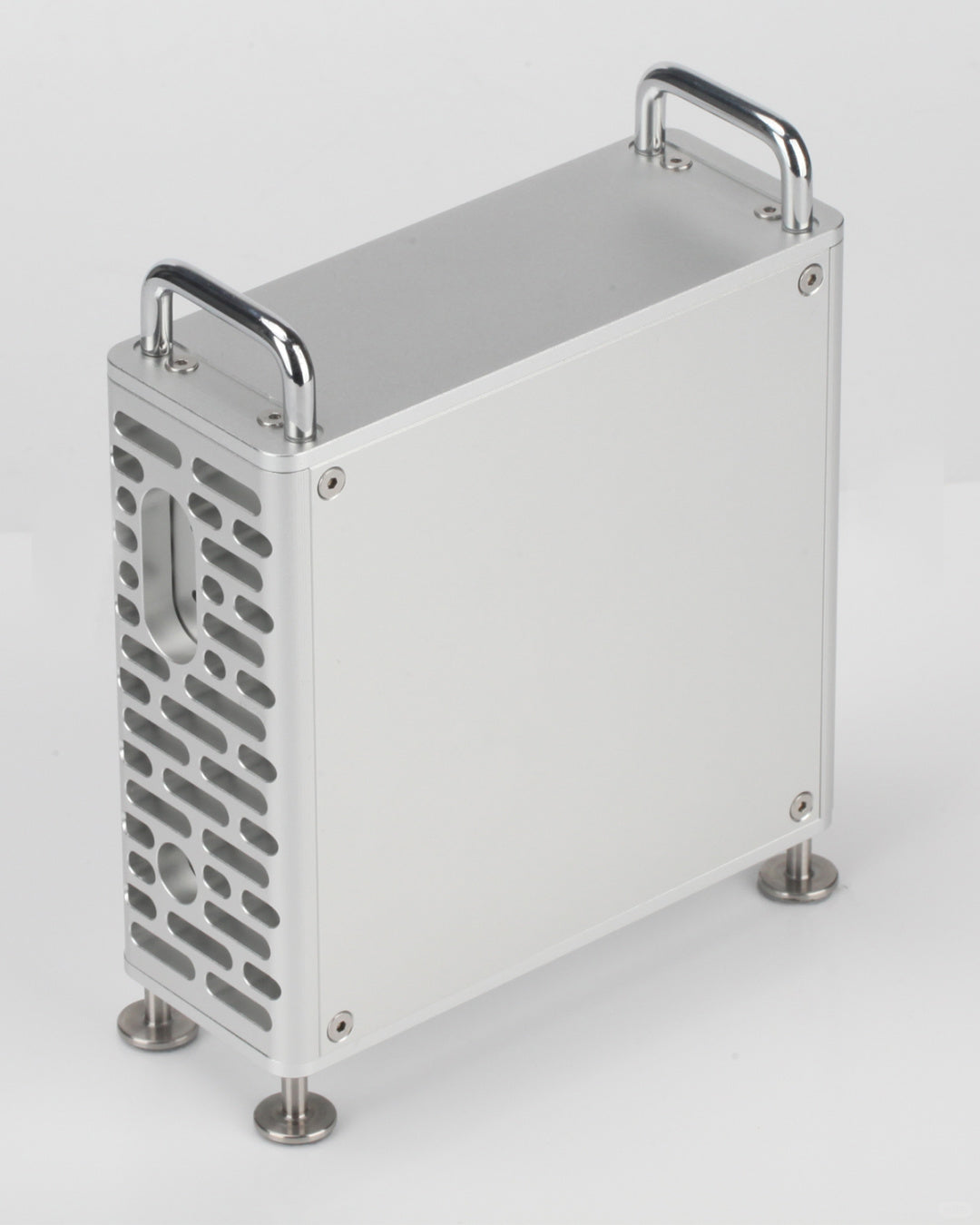 M4 Mac Mini 2024に最適なアクセサリ: ZEERA MacForge アルミニウムケースとMac Proエンクロージャ