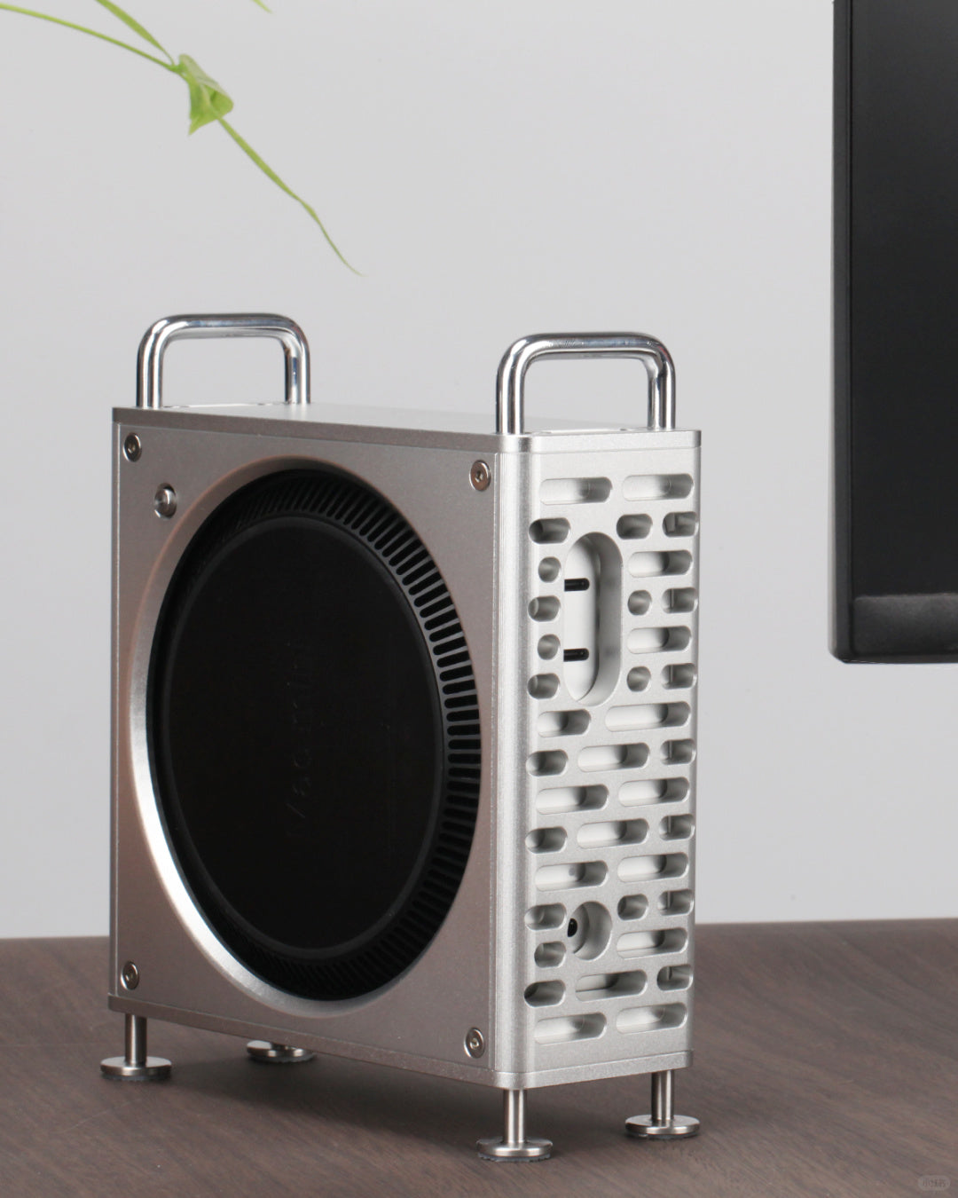 Das beste Zubehör für M4 Mac Mini 2024: ZEERA MacForge Aluminiumgehäuse mit Mac Pro-Gehäuse