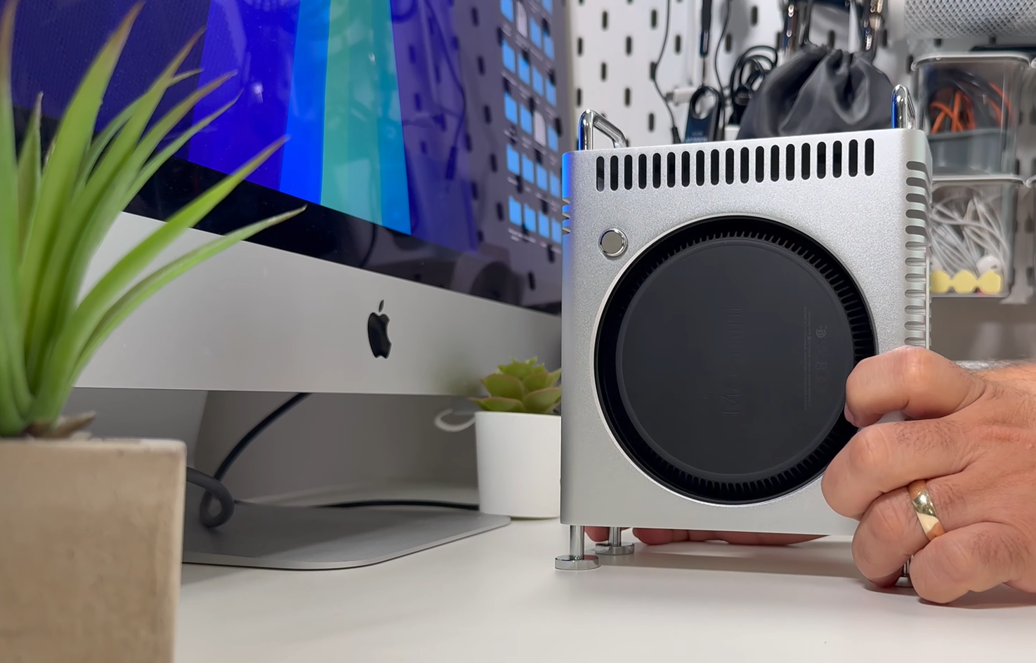 Turning Your 2024 Mac Mini M4 Pro into a Mac Pro Enclosure with the ZE Turning Your 2024 Mac Mini M4 Pro into a Mac Pro Enclosure with the ZE