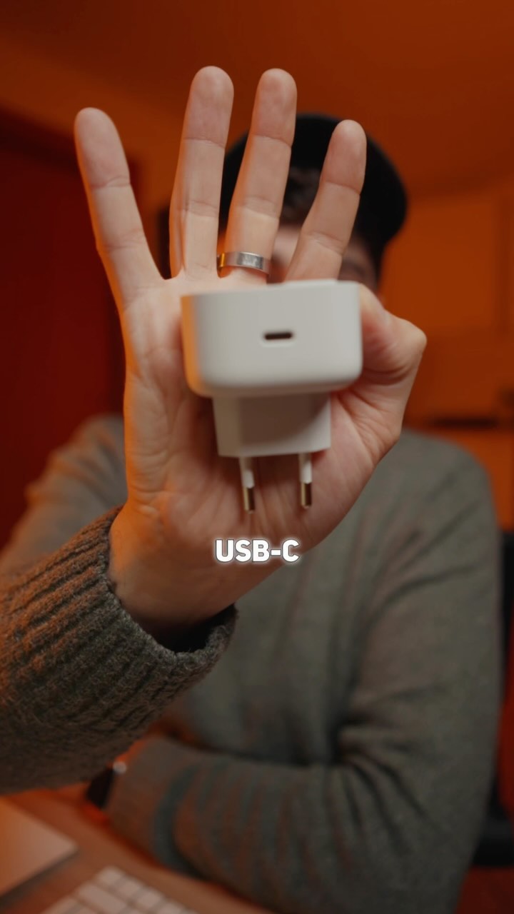 Charge Up Your Devices Faster with Zeera's 35W Fast Charging PD Gan Wall Charger!