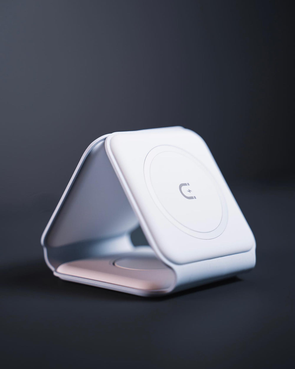Zeera Travel Companion: Unveiling the 3-in-1 Foldable MagSafe Wireless Charger for Ultimate Convenience! 🌐