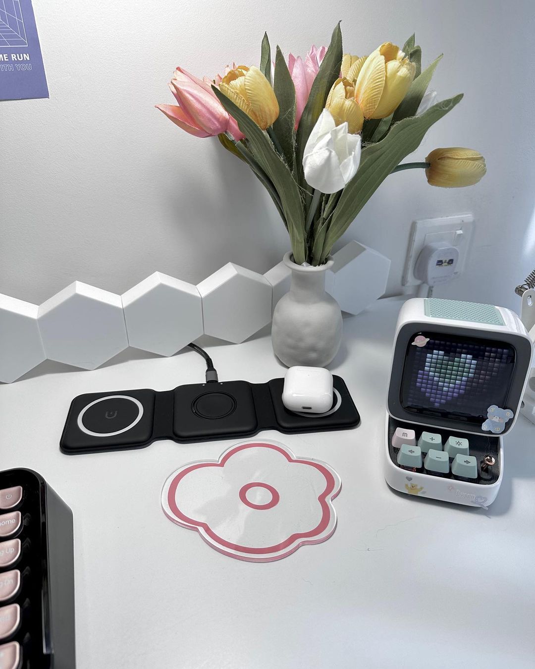 ZEERA MegFold: World’s Most Portable 3-in-1 Foldable Travel MagSafe Wireless Charger for iPhone 14,Apple Watch & AirPods!