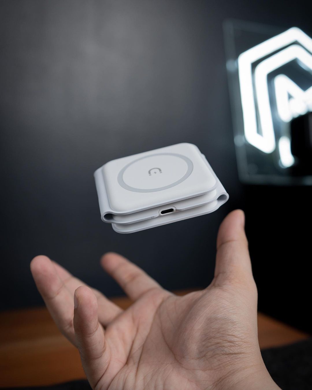 3in1 Foldable Travel Wireless Charger.Thanks @zeerawireless for sending this in.🔥