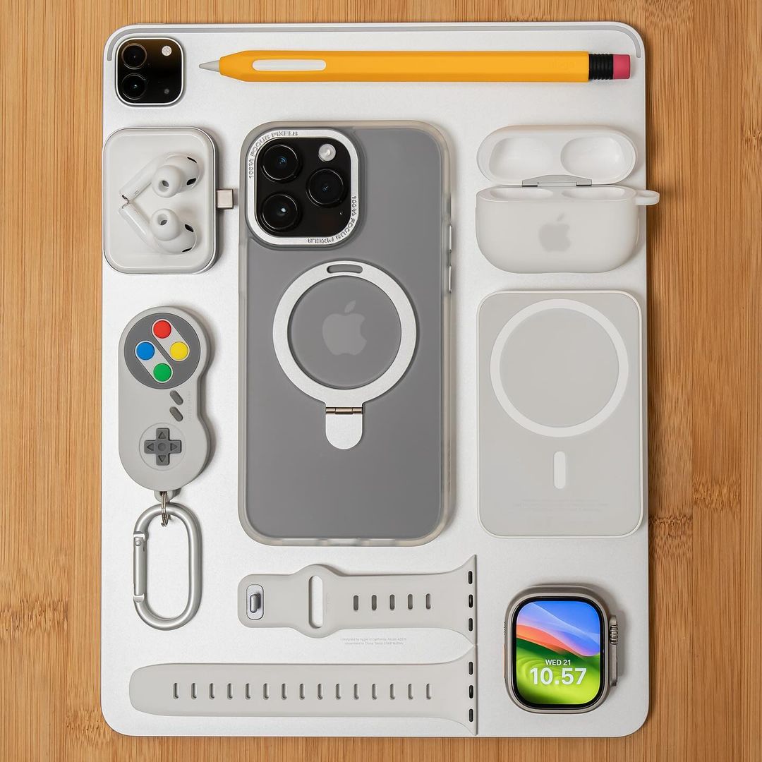 MagSafe Kickstand Case🔹 this MagSafe Kickstand Case from @zeerawireless!