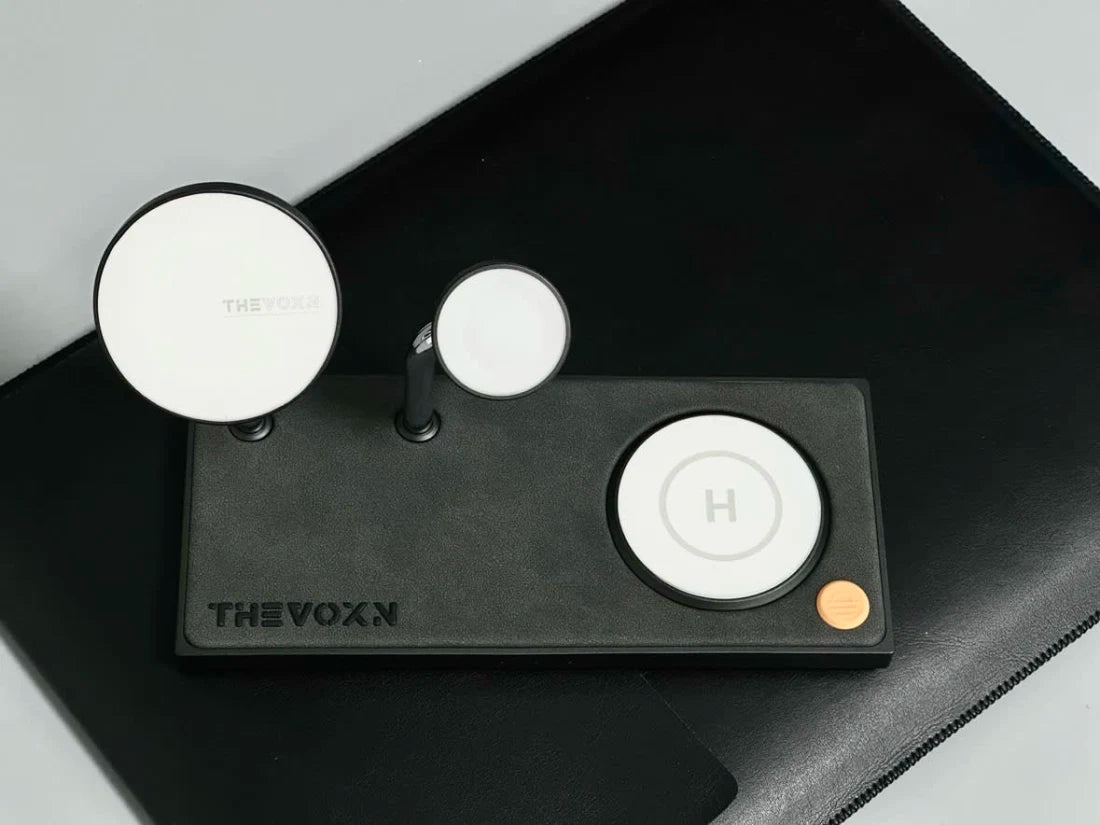 a ZEERA x THEVOXN 5-in-1 Dual MagSafe töltőt