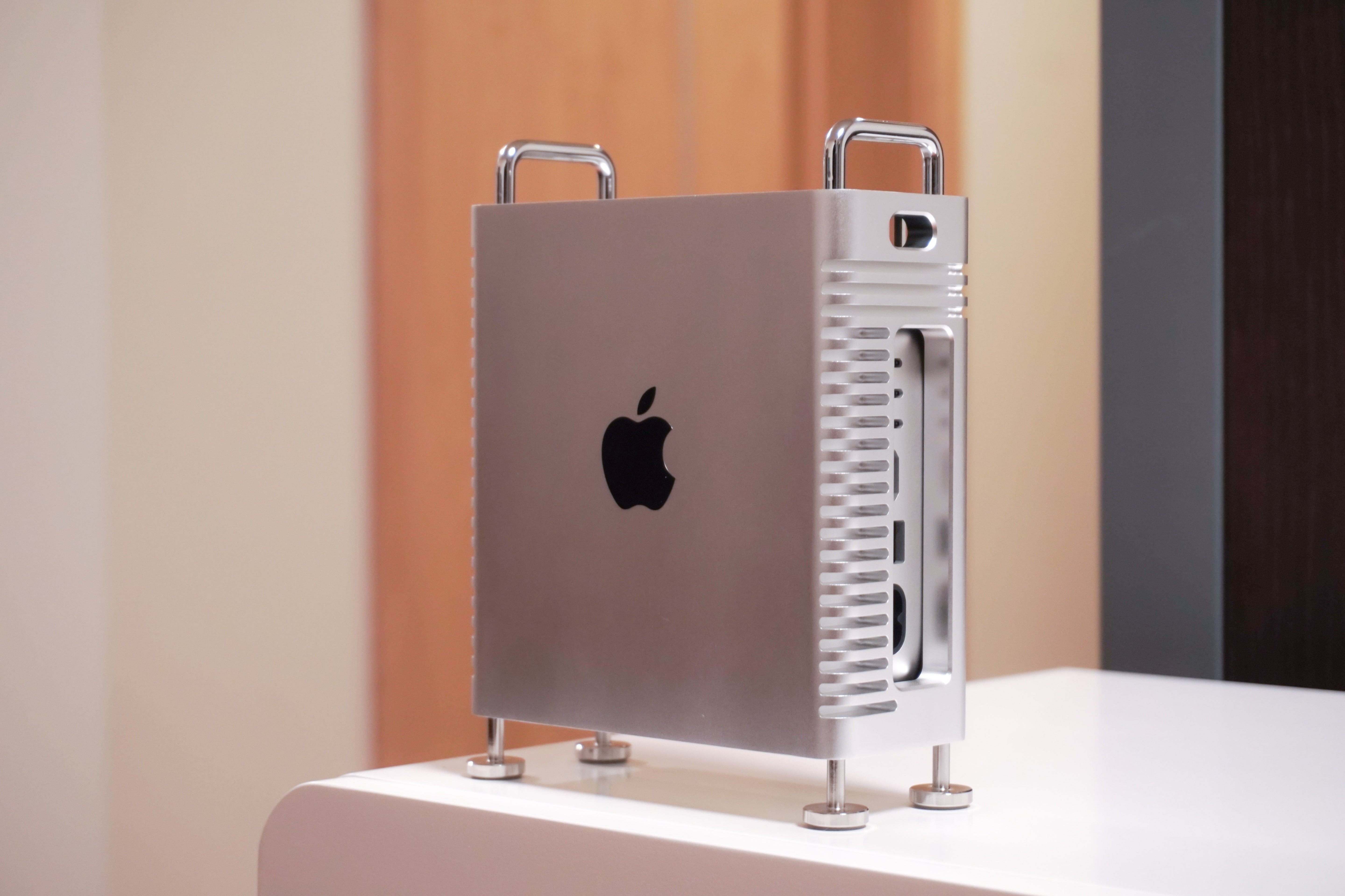 ZEERA MacForge アルミニウム合金ケースで 2024 Mac Mini M4 Pro を Mac Pro に変身させる