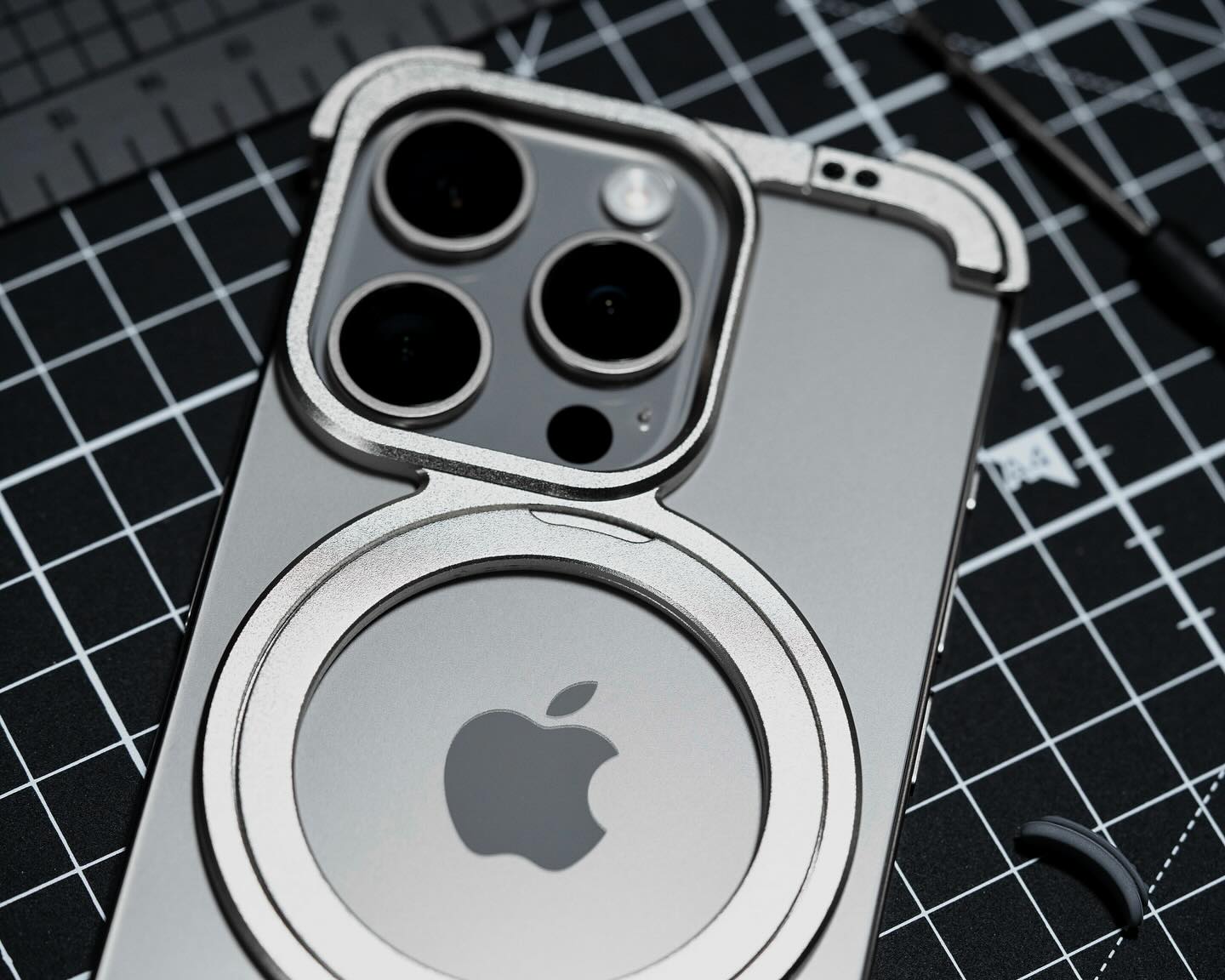 ZEERA Aluminum Alloy MagSafe Kickstand Cooling Case for iPhone & Samsung