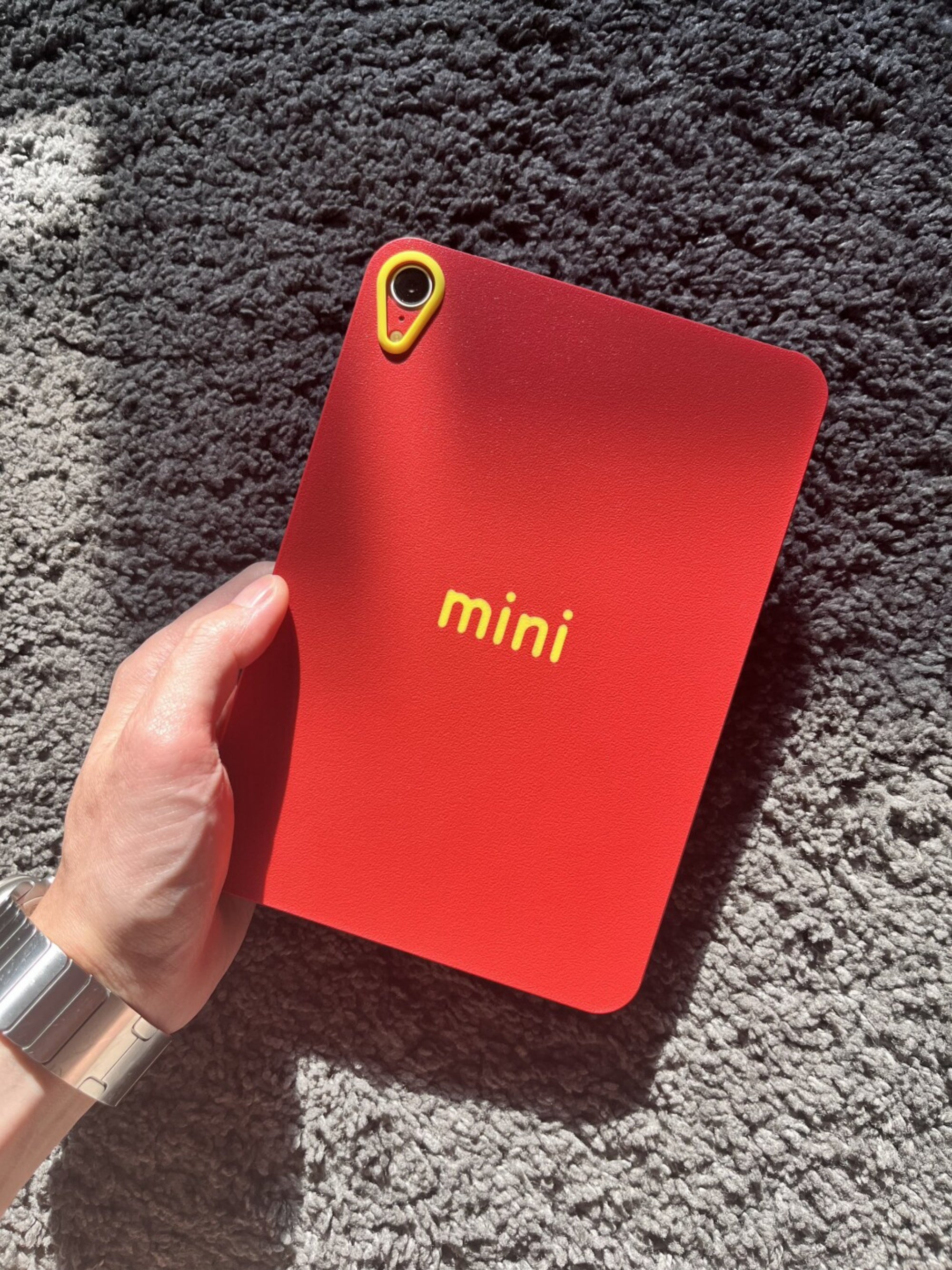 ZEERA MagWeave Pro: funda MagSafe de primera calidad con un elegante diseño de tela y cuero y tarjetero incorporado