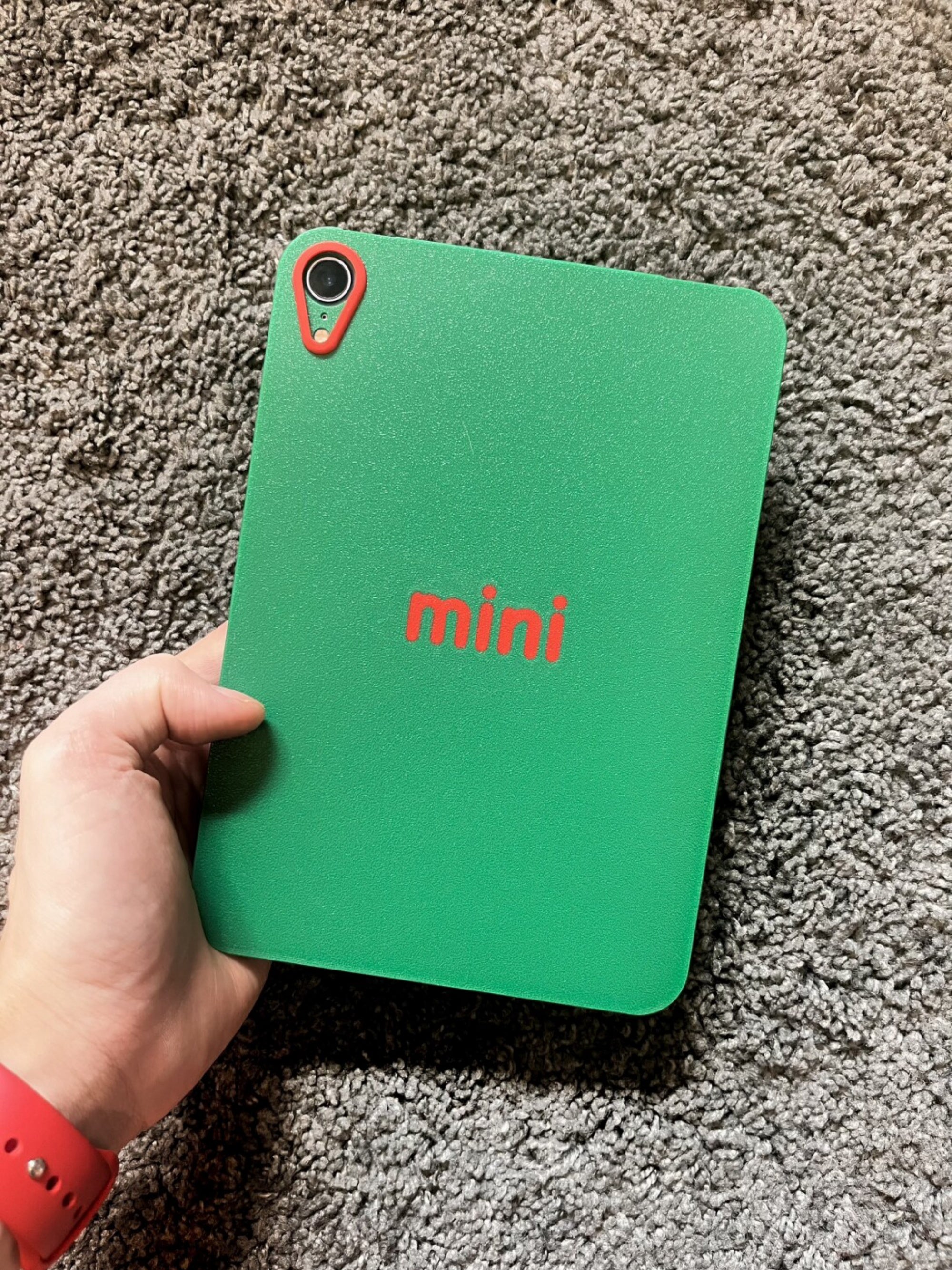 ZEERA MagWeave Pro: funda MagSafe de primera calidad con un elegante diseño de tela y cuero y tarjetero incorporado