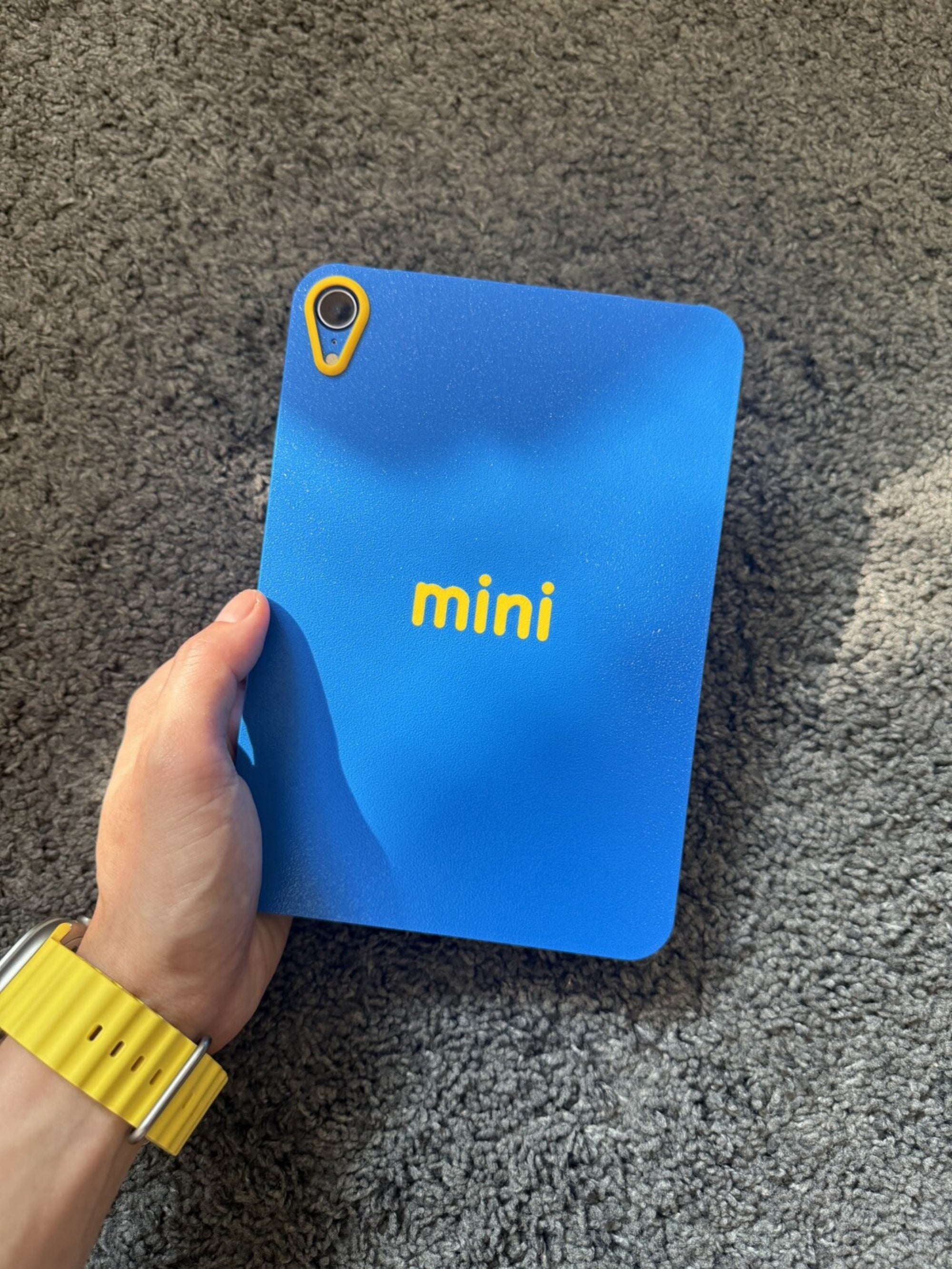 ZEERA MagWeave Pro: funda MagSafe de primera calidad con un elegante diseño de tela y cuero y tarjetero incorporado