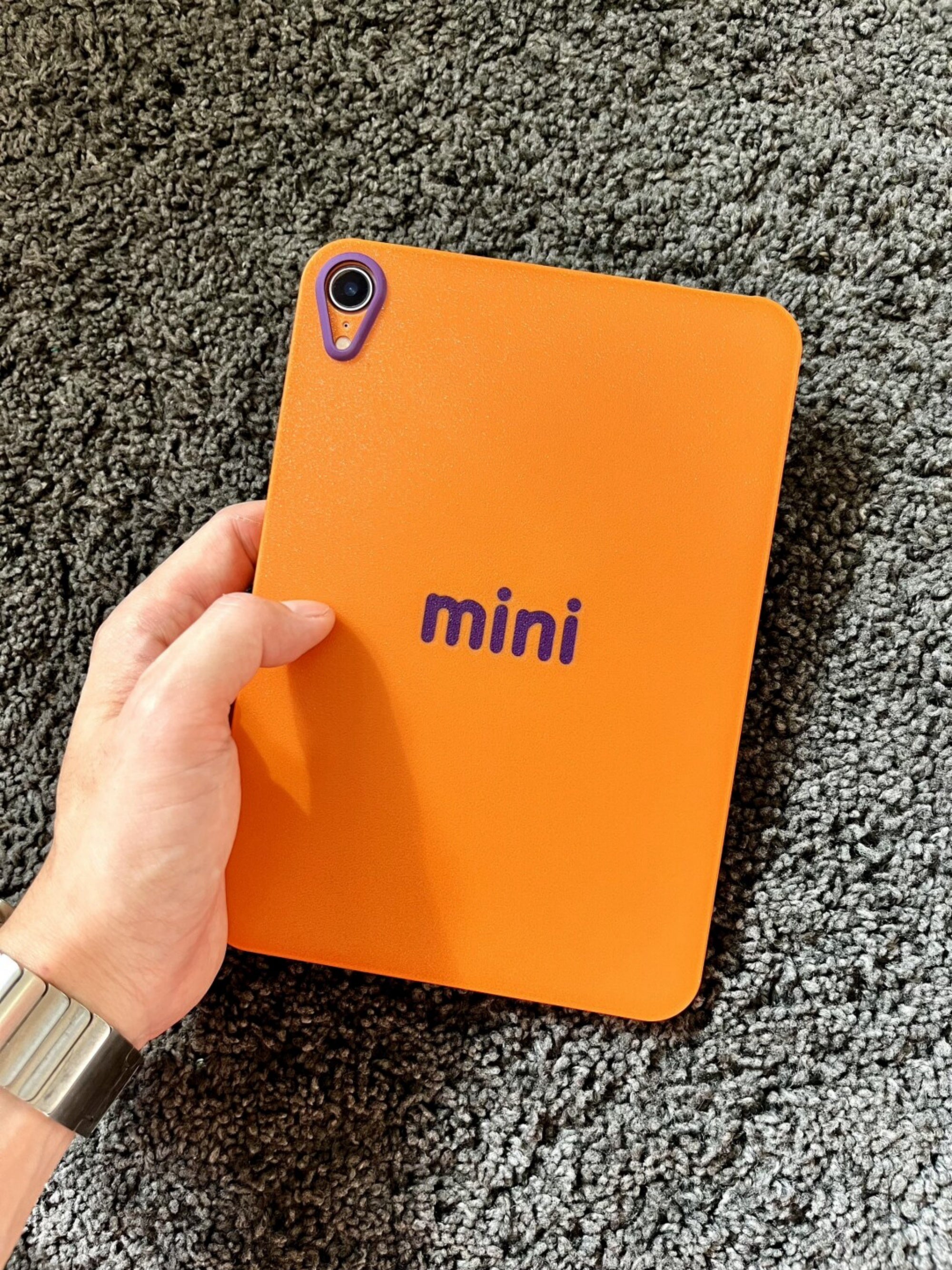 ZEERA MagWeave Pro: funda MagSafe de primera calidad con un elegante diseño de tela y cuero y tarjetero incorporado