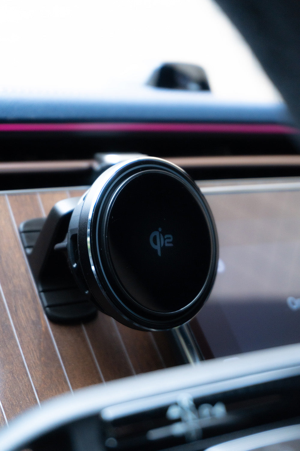wireless car charger for iPhone faster charging and lower heat Qi2