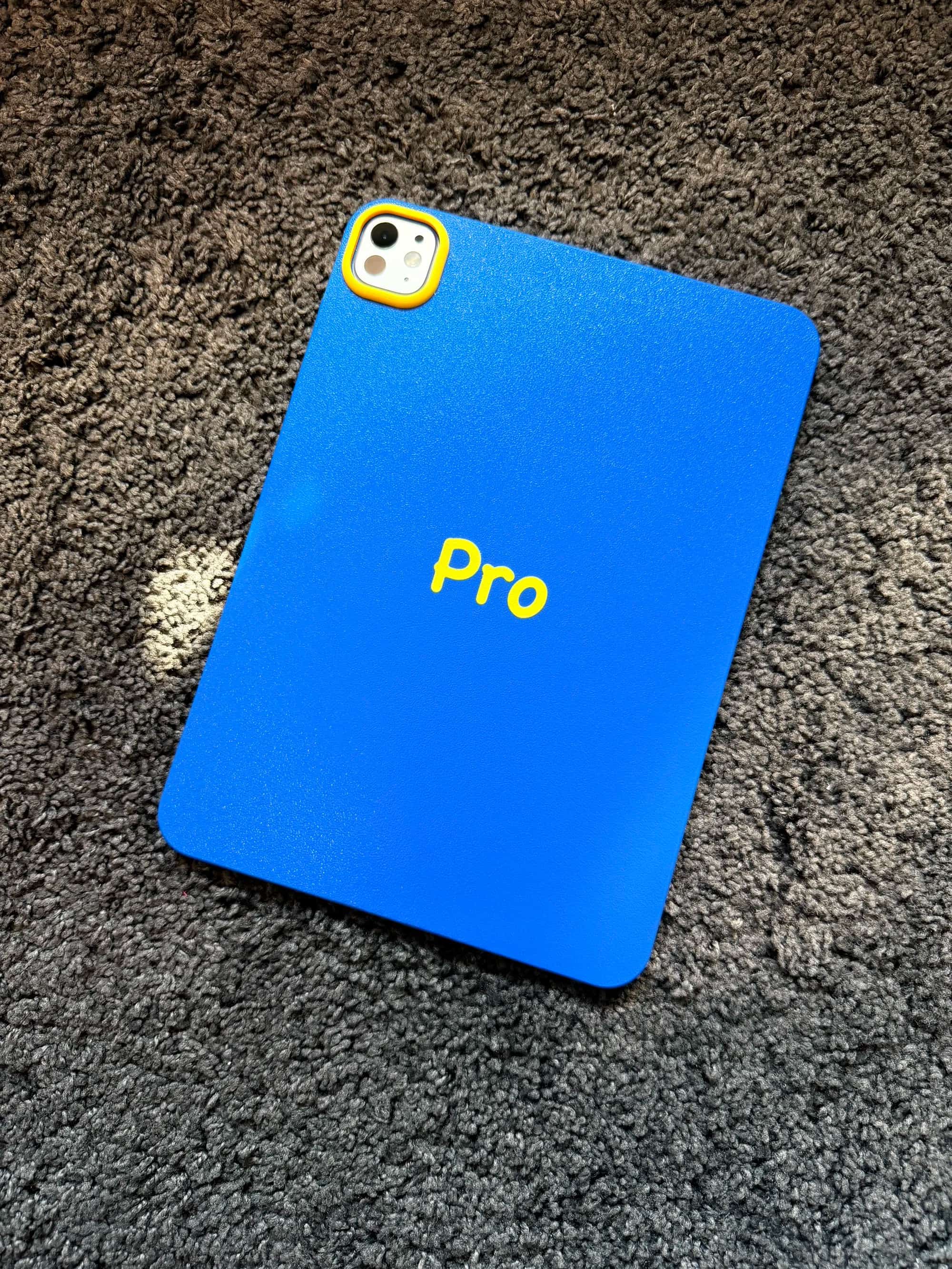 ZEERA MagWeave Pro: funda MagSafe de primera calidad con un elegante diseño de tela y cuero y tarjetero incorporado