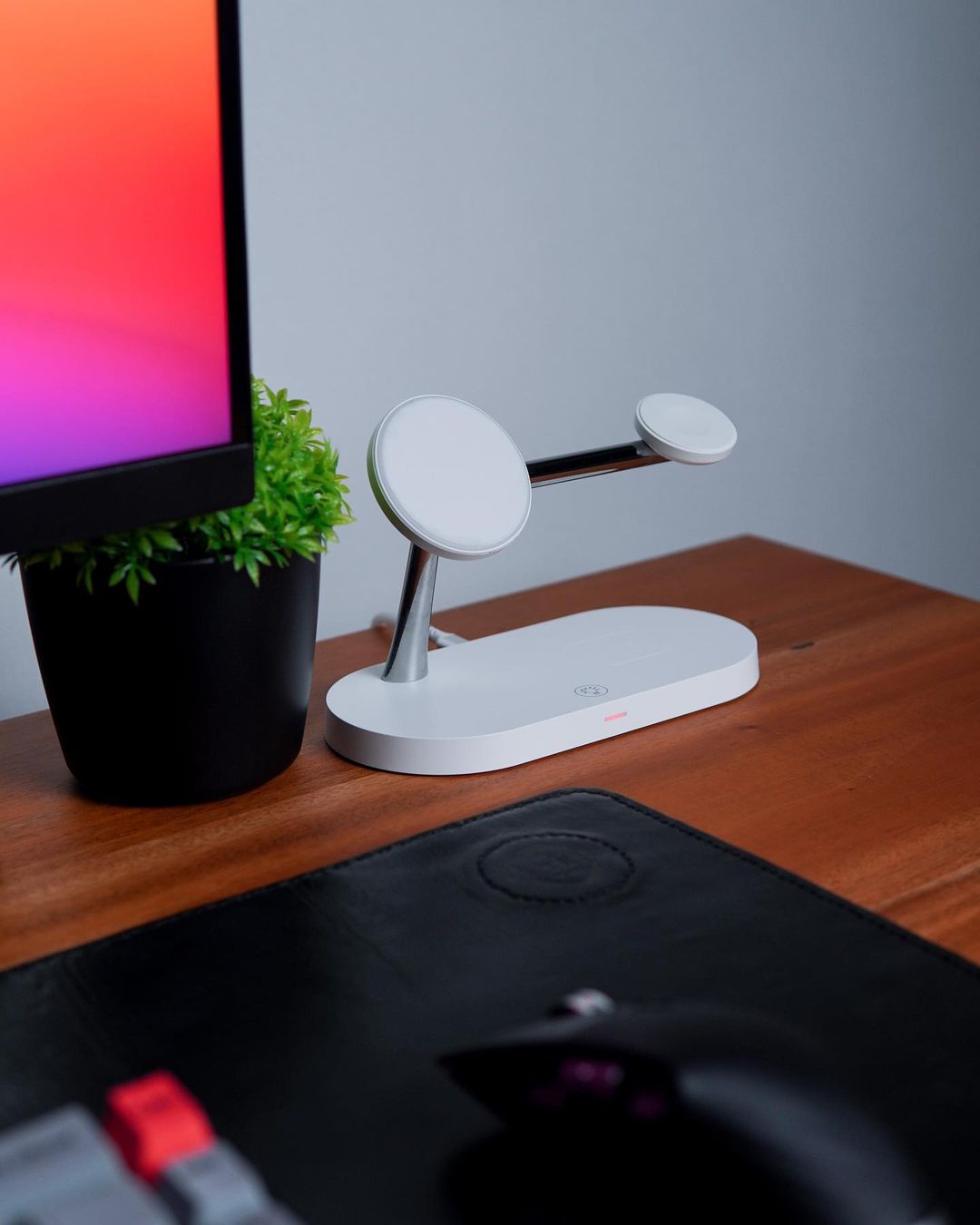 ZEERA 5-in-1 Desktop MagSafe Charger Stand for iPhone & AirPods & Apple Watch