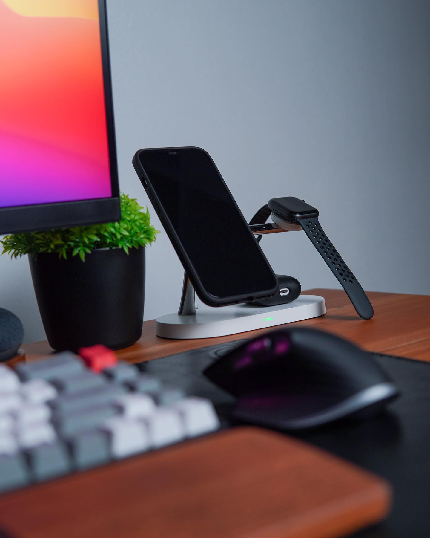 ZEERA 5-in-1 Desktop MagSafe Charger Stand for iPhone & AirPods & Apple Watch