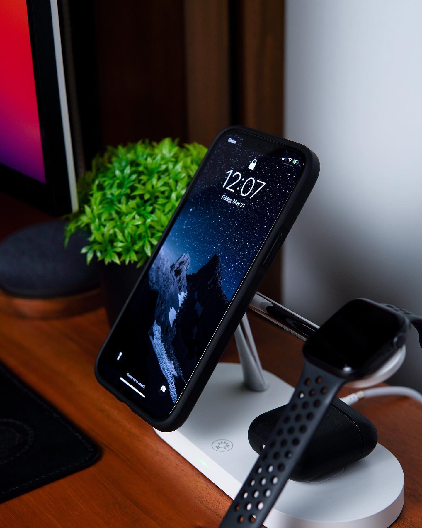 ZEERA 5-in-1 Desktop MagSafe Charger Stand for iPhone & AirPods & Apple Watch