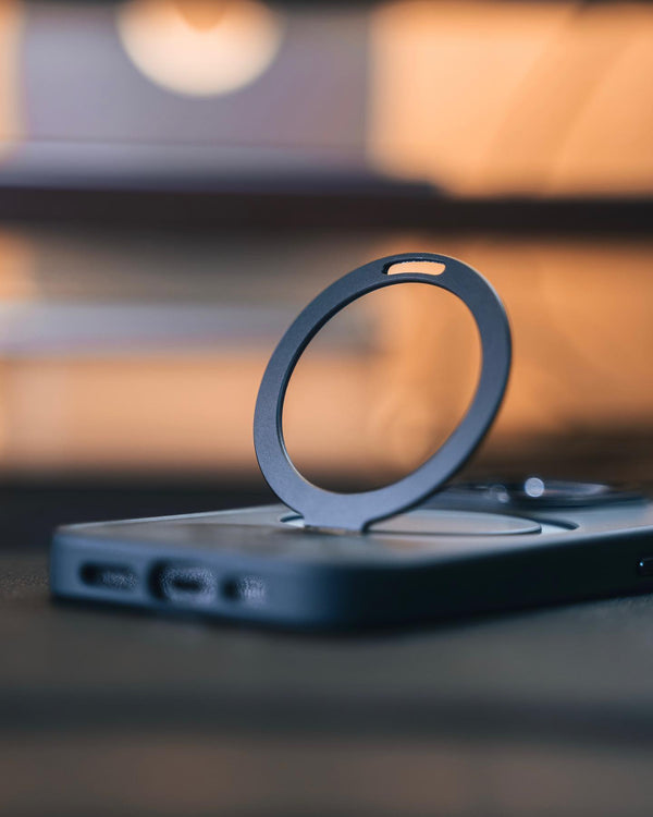 The ring behind the all new kickstand case by @zeerawireless ✨