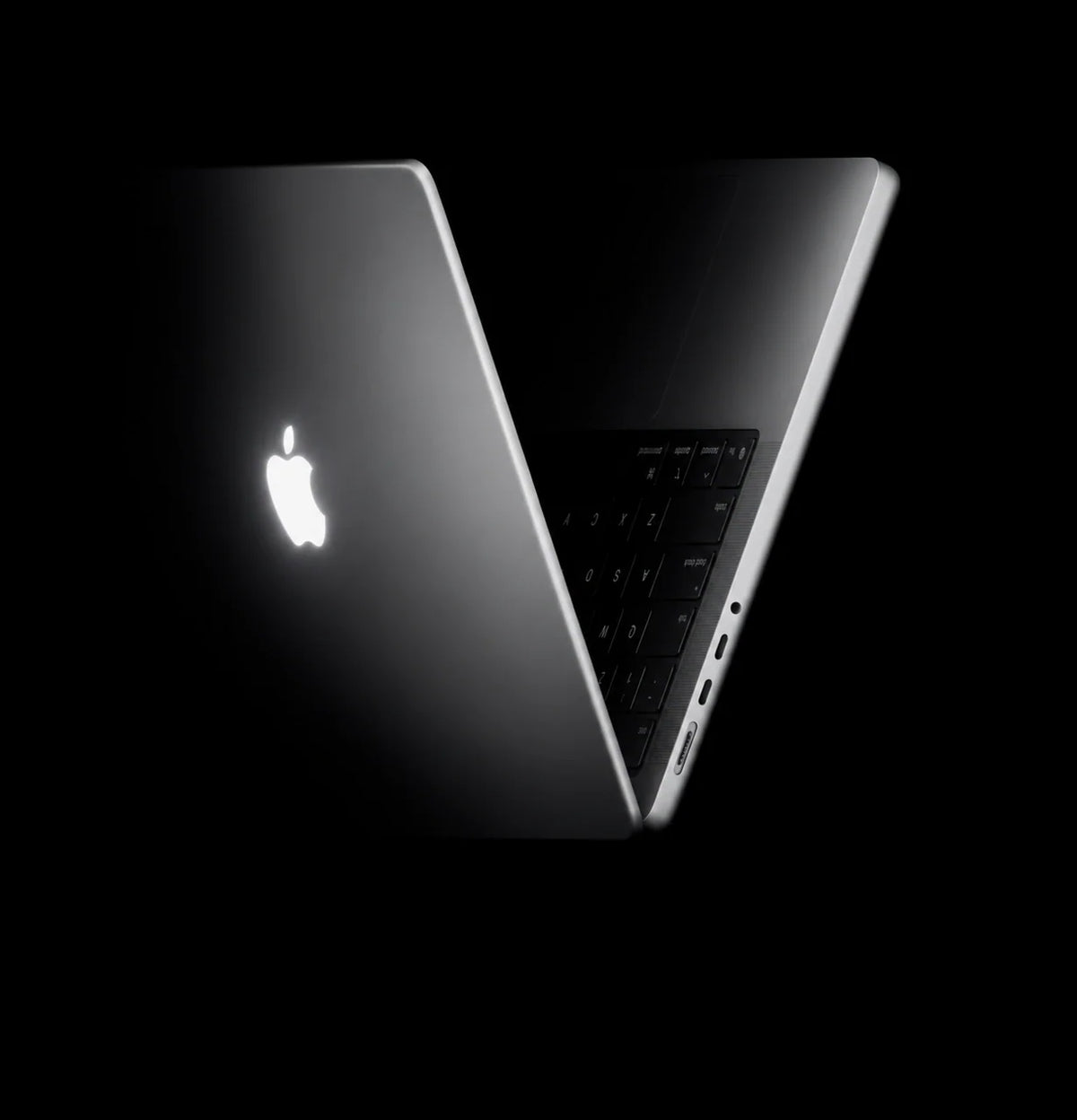 The Glowing Apple Logo Is Finally Back on the New MacBook Pro
