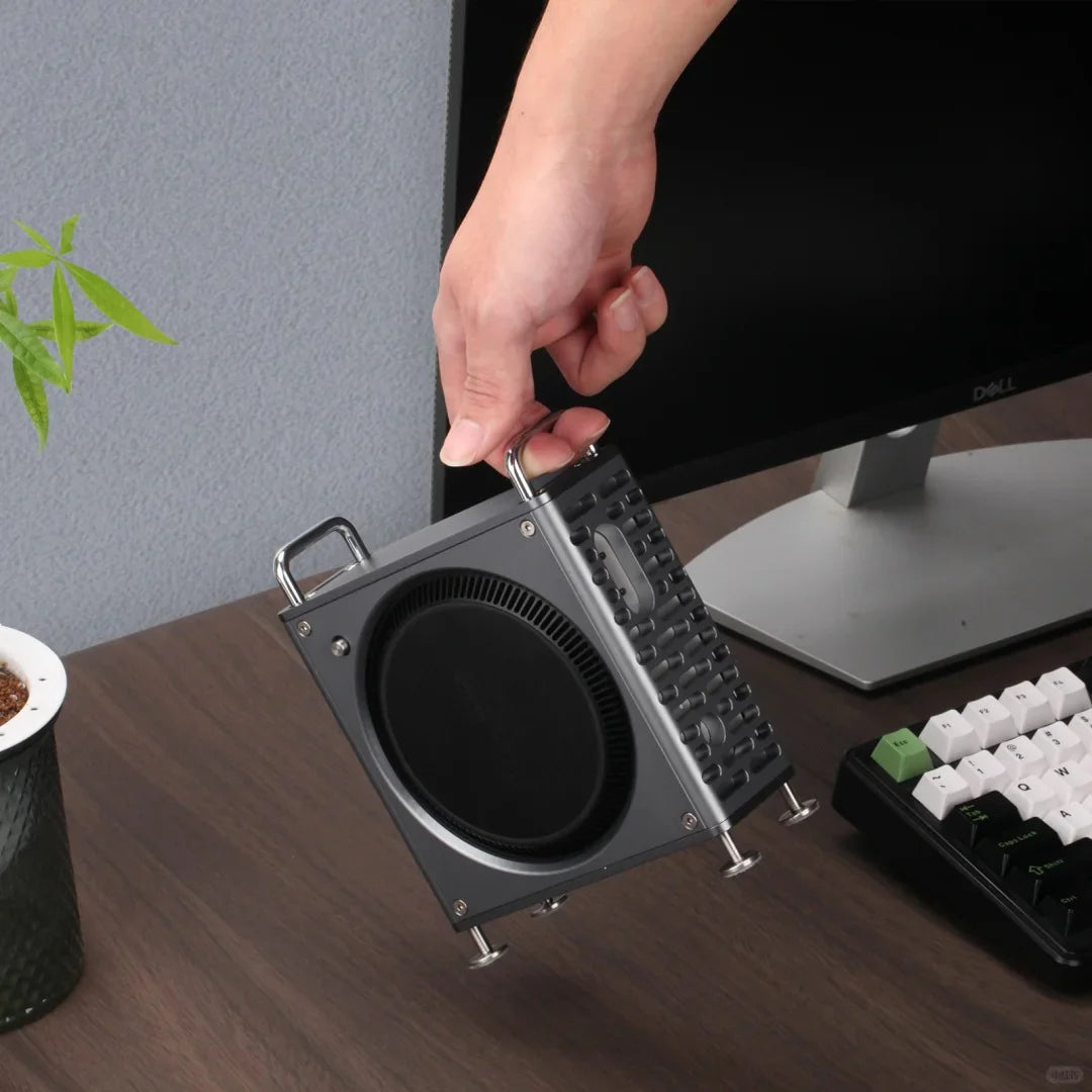 أفضل Dock و Hub USB-C/Thunderbolt مع قارئ بطاقات SD ووحدة تخزين SSD خارجية لجهاز Mac Mini M4 لعام 2024