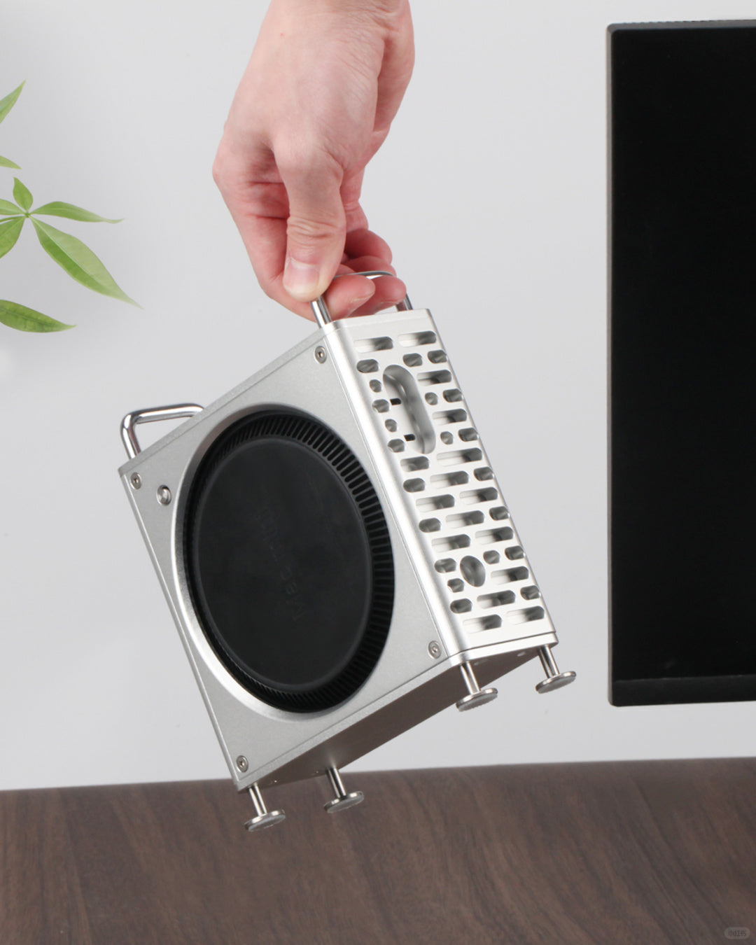 Le meilleur accessoire pour M4 Mac Mini 2024 : boîtier en aluminium ZEERA MacForge avec boîtier Mac Pro