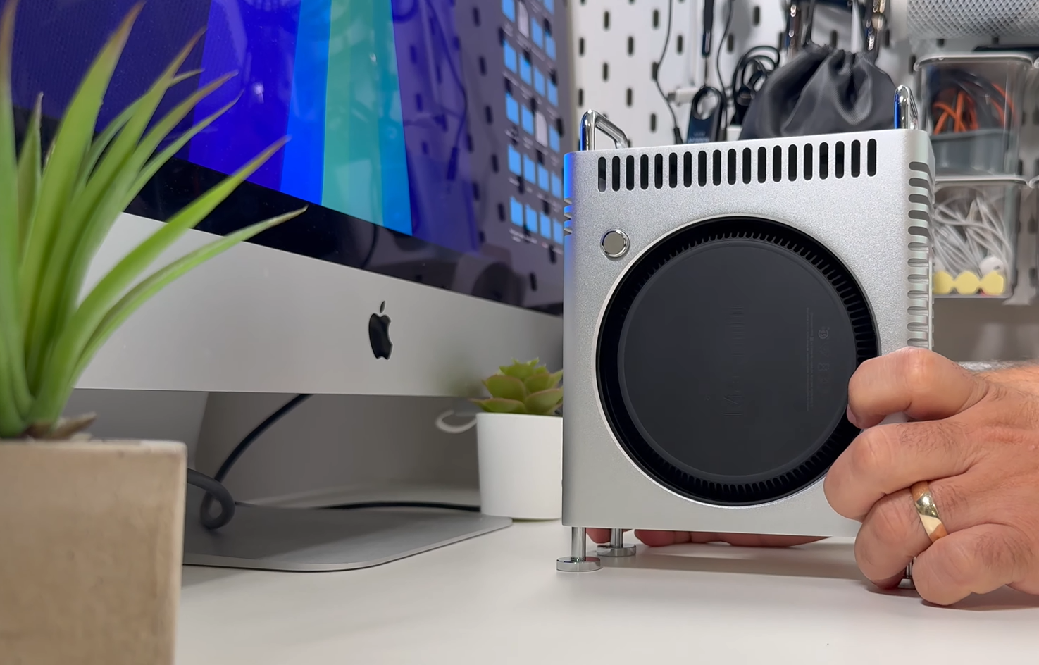 ZEERA MacForge Gen2: CNC Aluminum Cooling Case for 2024 Mac Mini M4 & M4 Pro with Mac Pro Enclosure Design