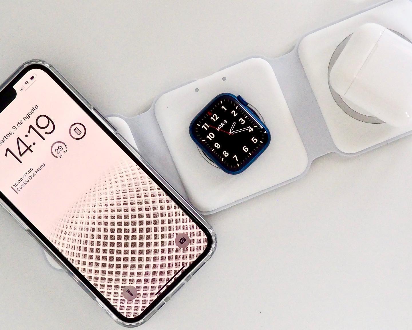 iPhone 16, Apple Watch ve AirPods için 3'ü 1 Arada Katlanabilir Seyahat MagSafe Kablosuz Şarj Cihazı