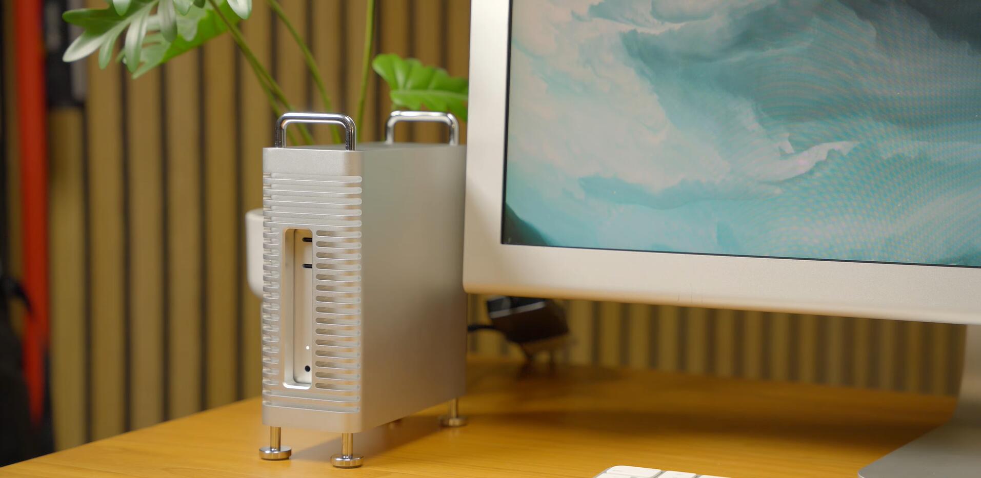 Mac Proのような見た目を実現したMac mini M4用アルミケース