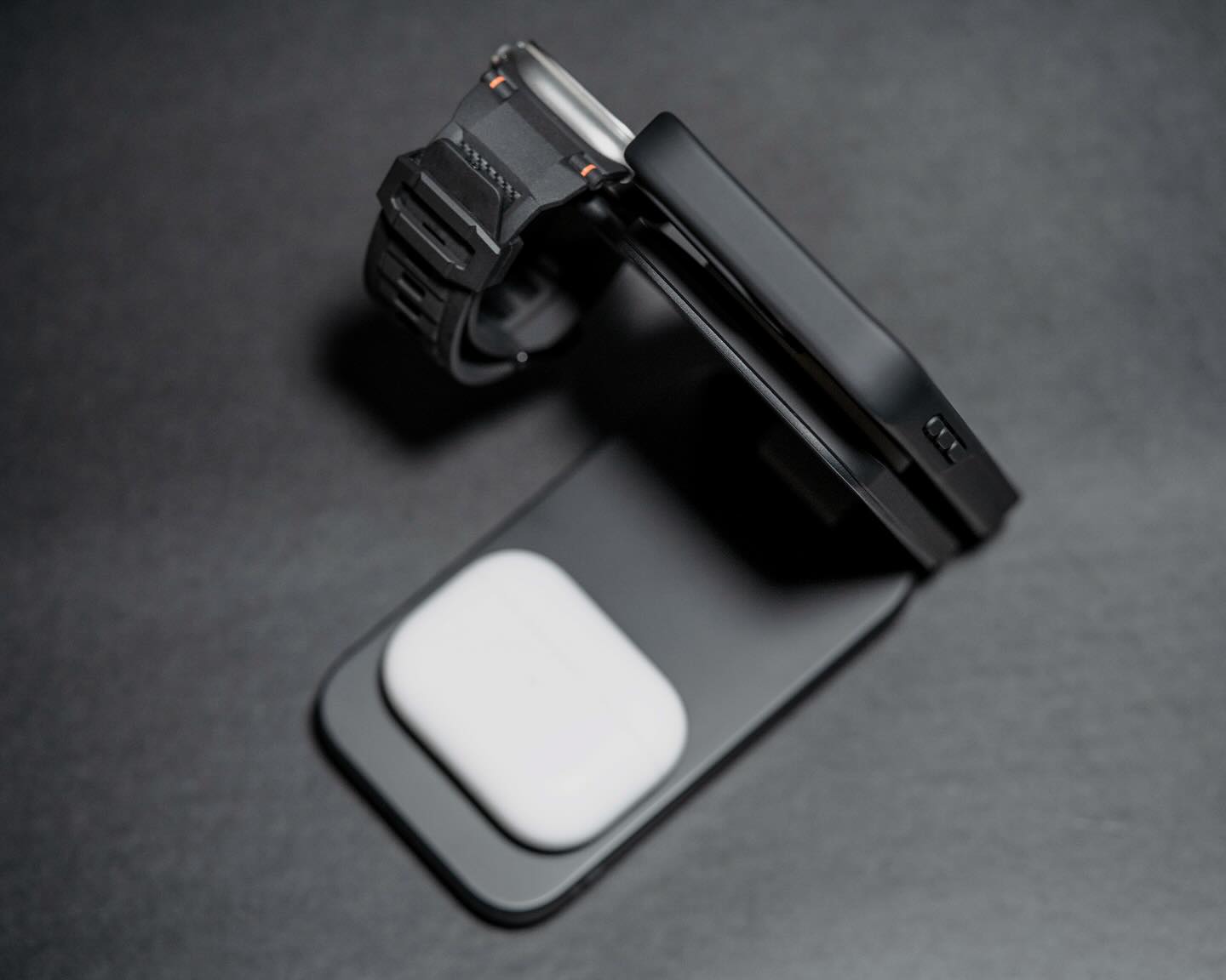 ZEERA MegFold: il caricabatterie wireless MagSafe da viaggio pieghevole 3 in 1 più portatile al mondo per iPhone 15, Apple Watch e AirPods 