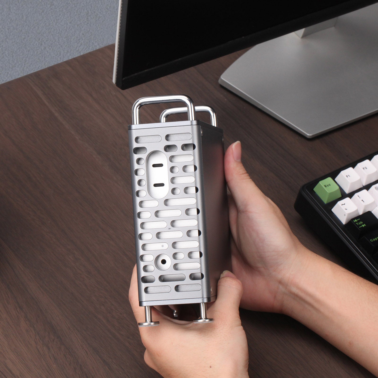 ZEERA MacForge CNCアルミニウム冷却ケース (2024 Mac Mini M4 Pro用)