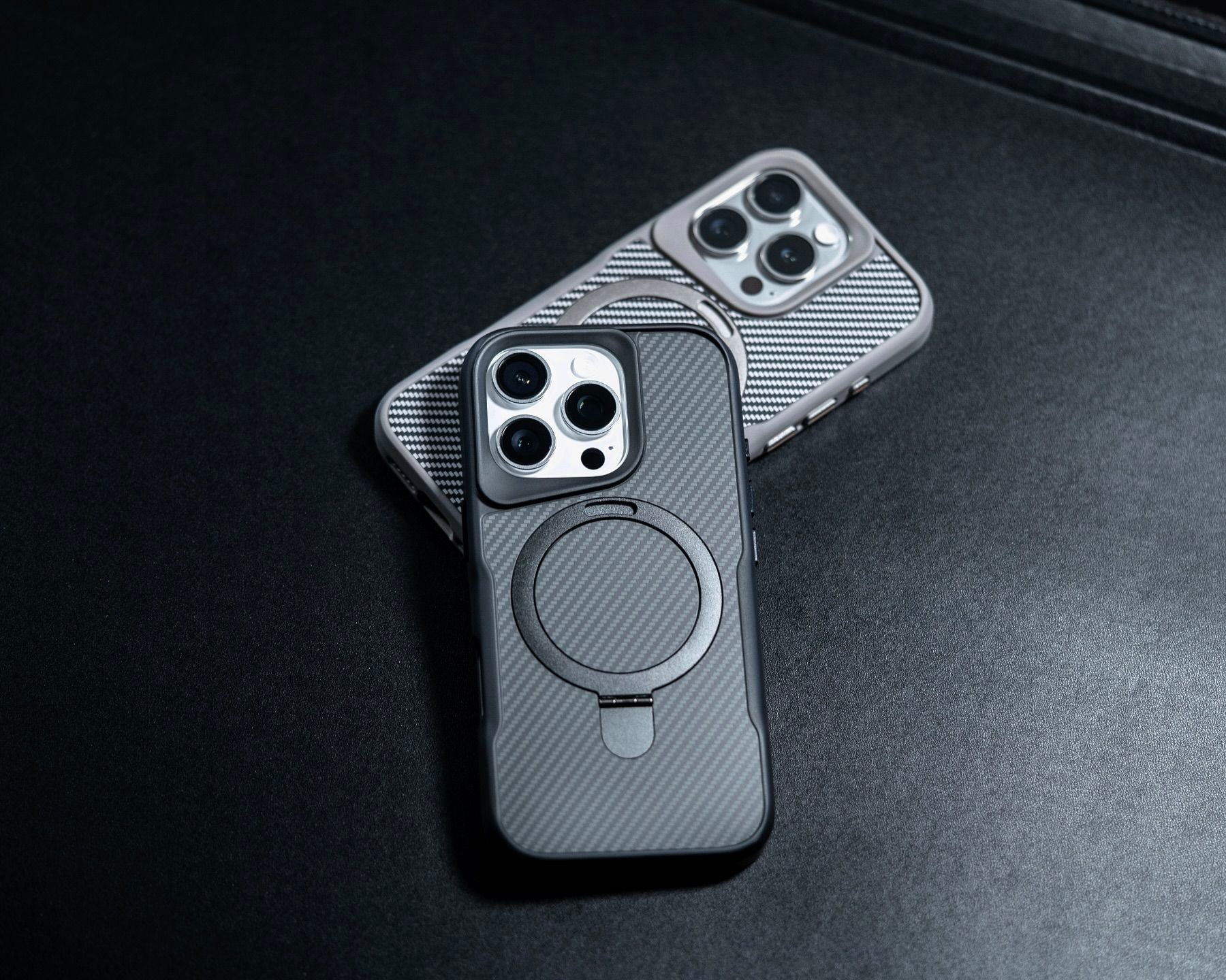 ZEERA MagDefender Pro: custodia MagSafe Kickstand di alta qualità con texture in fibra di carbonio