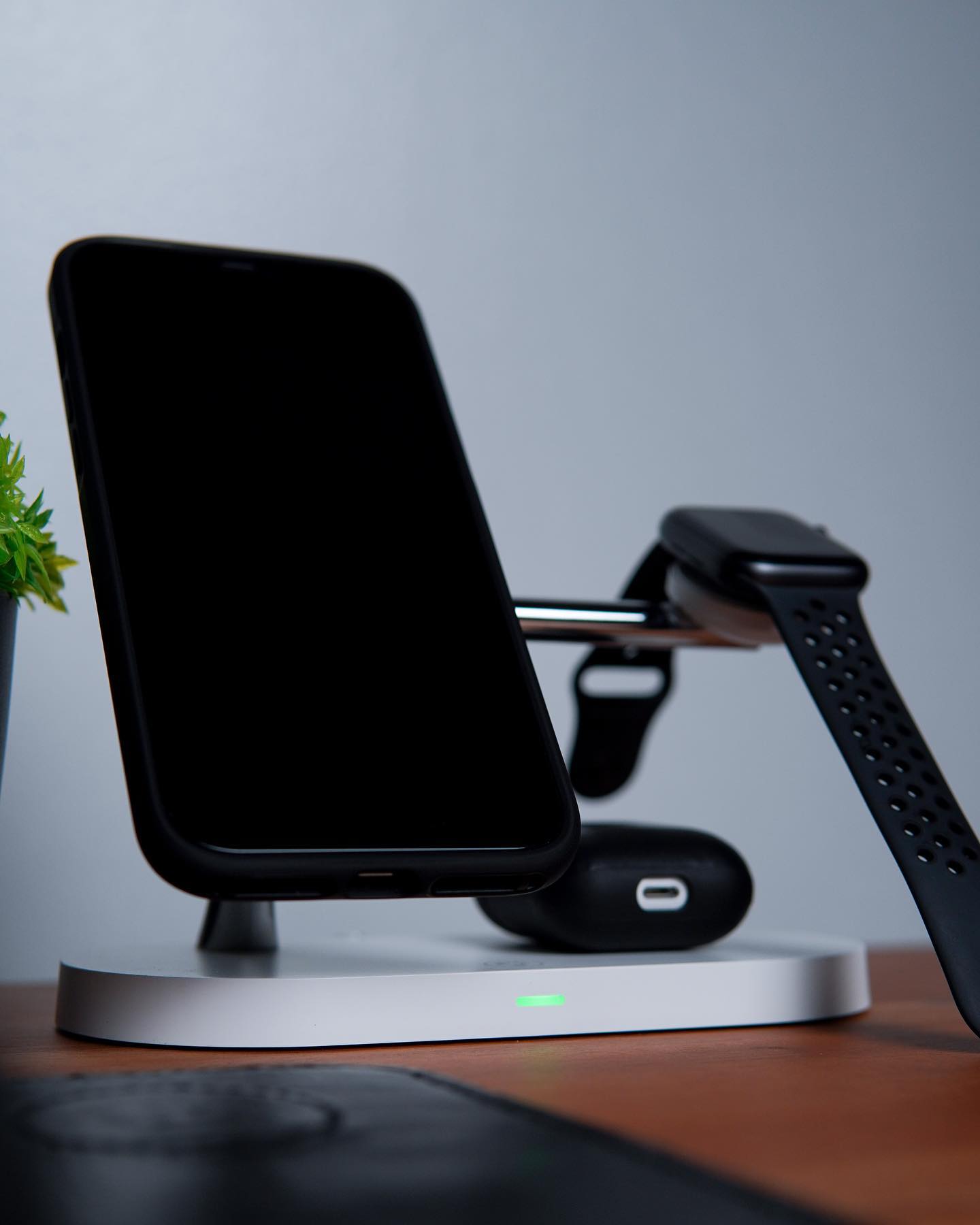 ZEERA 5-in-1 Desktop MagSafe Charger Stand for iPhone 15,14,13,12,11 series & AirPods & Apple Watch