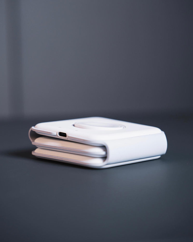 ZEERA MegFold: il caricabatterie wireless MagSafe da viaggio pieghevole 3 in 1 più portatile al mondo per iPhone 15, Apple Watch e AirPods 